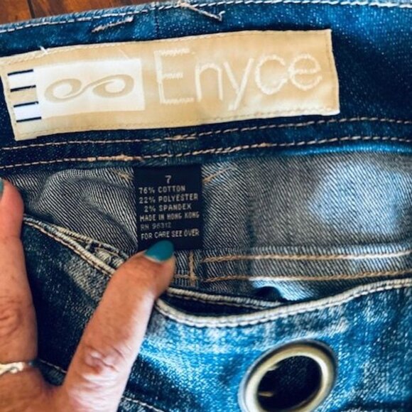 Enyce Y2K Denim Capri Medium Wash Distressed Look Dual Buckle Closure Jeans 7 - Picture 8 of 8